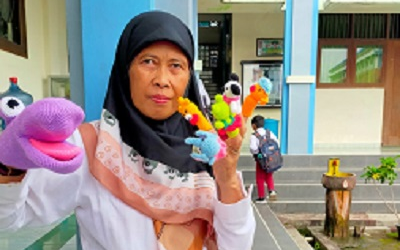 BONEKA TANGAN